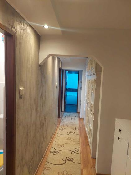Apartament cu 3 camere decomandat în Tolstoi