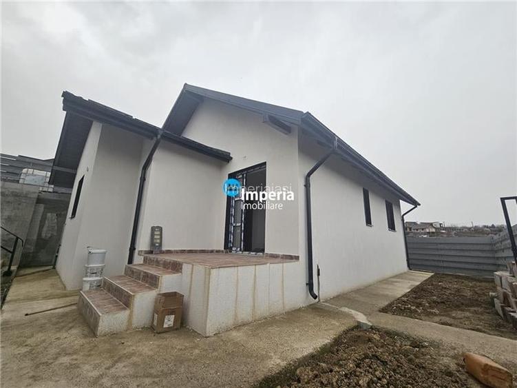 Casa plan parter de vanzare in zona Bucium Visan