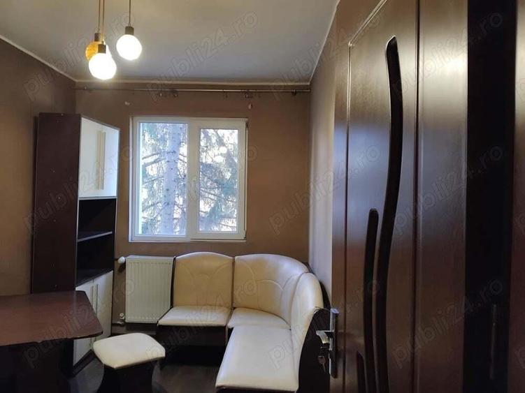 Se. Ofera spre vanzare un apartament deosebit cu 3 camere,et 3,Str Republicii,zona Nord,Rm Valcea - 2