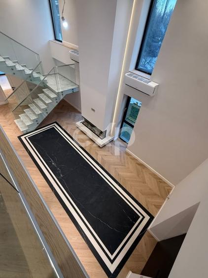 Apartament cu 4 camere decomandat în Sisești
