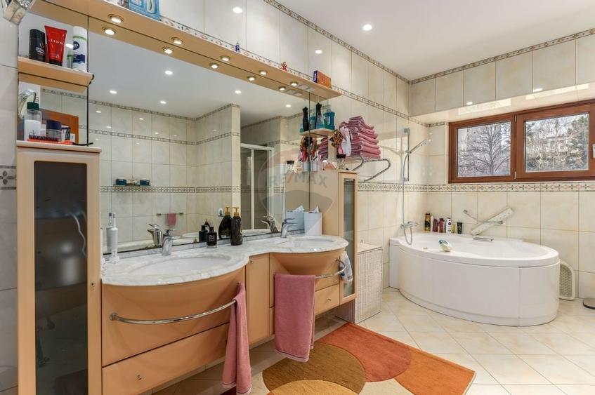 Vila eleganta, spatii generoase, finisaje premium, piscina, 3000mp - 25