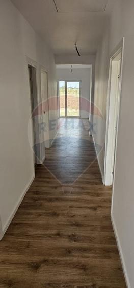 Casa / Vila cu 4 camere de vanzare - 4