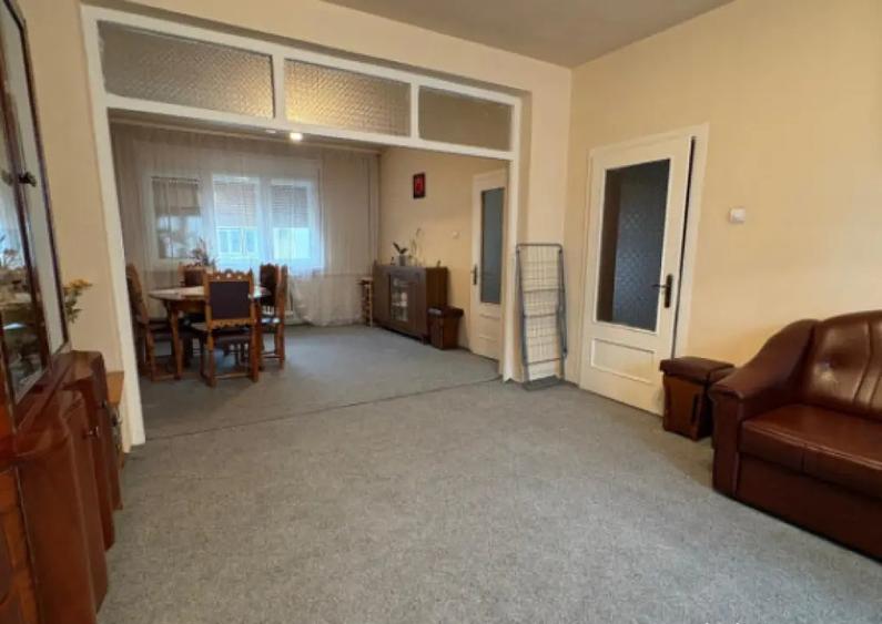 Casa spa?ioasa 280 mp utili, zona centrala langa - 1