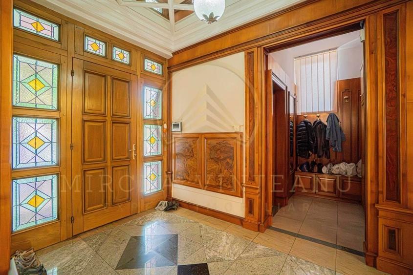 Ultracentral -Cladire impozanta  D+P+2E. - 14