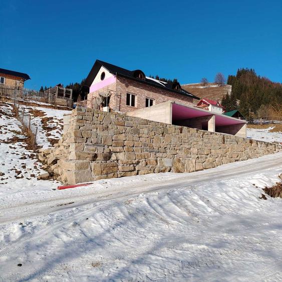 Vand casa in Moldovita - 1