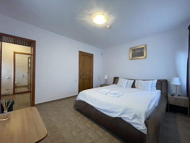 Casa spectaculoasa in Sinaia, cu facilitati de resort si panorama unica - 11