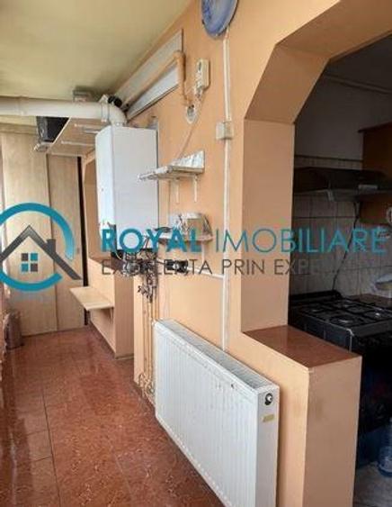 Royal Imobiliare - Vanzare apartament 4 camere zona 9 Mai - 17