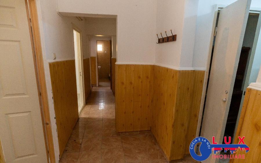 ID 8245 DE INCHIRIAT - Spa?iu comercial sau locativ - 2