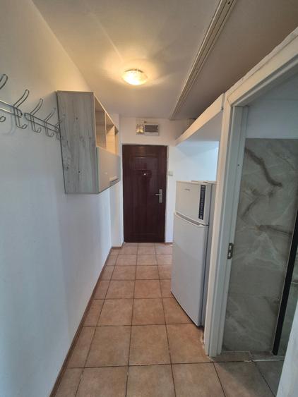 Închiriez apartament 1 camera etajul.1 - 5