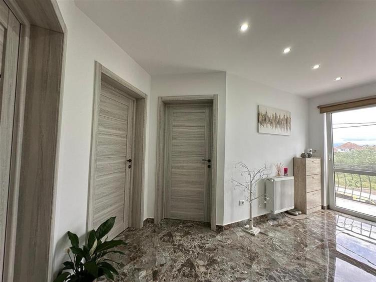 Casa 4 camere 2 bai balcon zona Terezian - 12