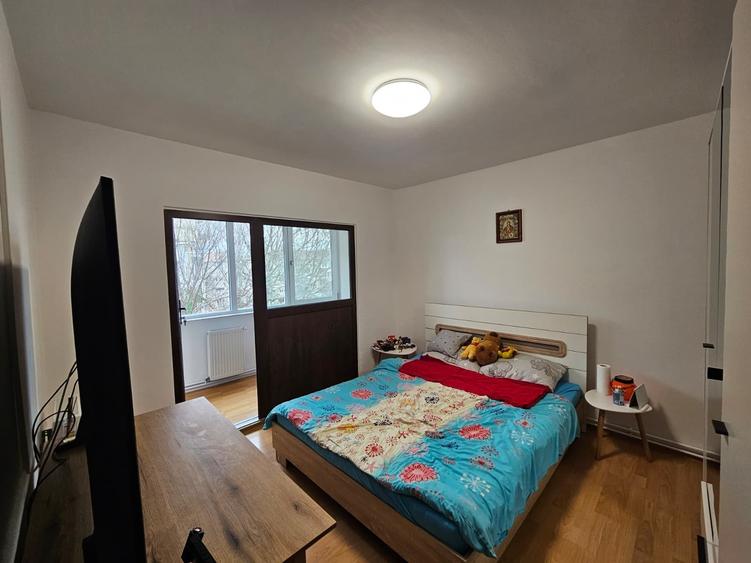 Apartament 3 camere, decomandat, etajul 4 din 4, cu pod, Girocului, comision 0% - 9