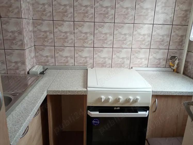 Inchiriez garsoniera - 2