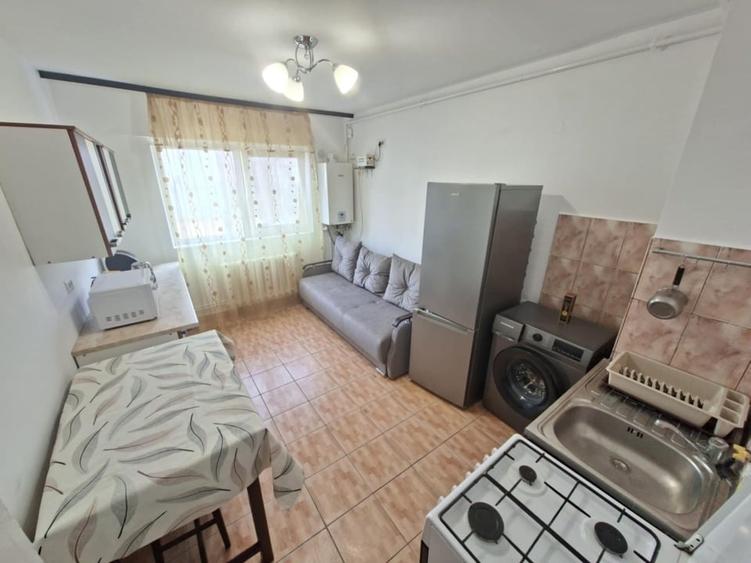 𝗣𝗿𝗼𝗽𝗿𝗶𝗲𝘁𝗮𝗿 – închiriez garsonieră dublă , decomandată, în Faleză Nord, - 9