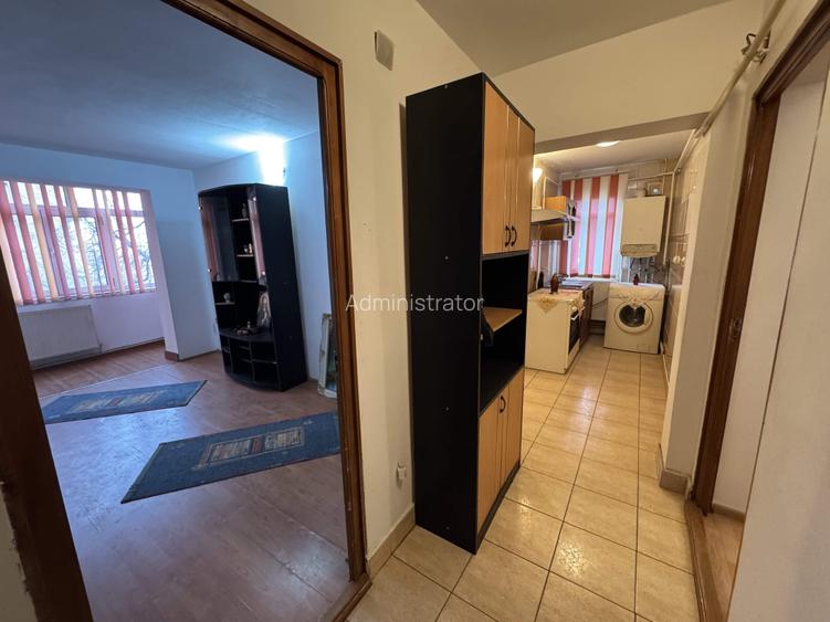 Apartament cu 4 camere semidecomandat în Central