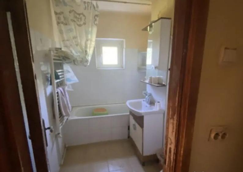 Apartament de 77mp , 3 camere decomandat et.2/4 langa Biser - 3