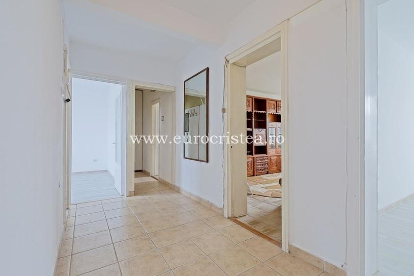 Apartament cu 4 camere de vânzare în Centru Vechi, Mangalia - 300m de plajă - 10