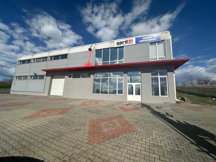 Spațiu comercial, de 891 mp, în Ernei