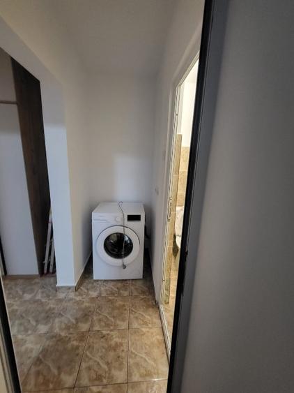 Va propun spre inchiriere un apartament cu 3 camere, decomandat, cu bucataria in - 4