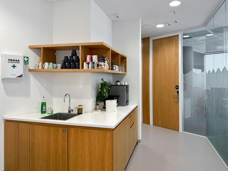 Spațiu de birou frumos proiectat pentru 4 persoane în Spaces Campus 6 - 5