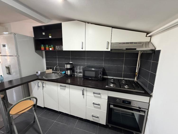 Închiriez apartament 3 camere decomandat pe termen lung - 9