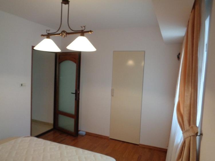 Apartament 3 camere, Centru, etaj 2, mobilat, centrala - 13