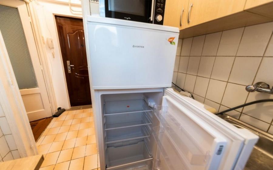 Vand garsoniera la Universitate, situata pe Calea Victoriei - 3