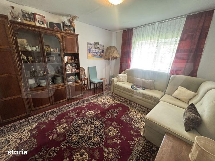 Casa de vanzare, pozitionata excelent, ideala pentru relaxare, sau rel - 5
