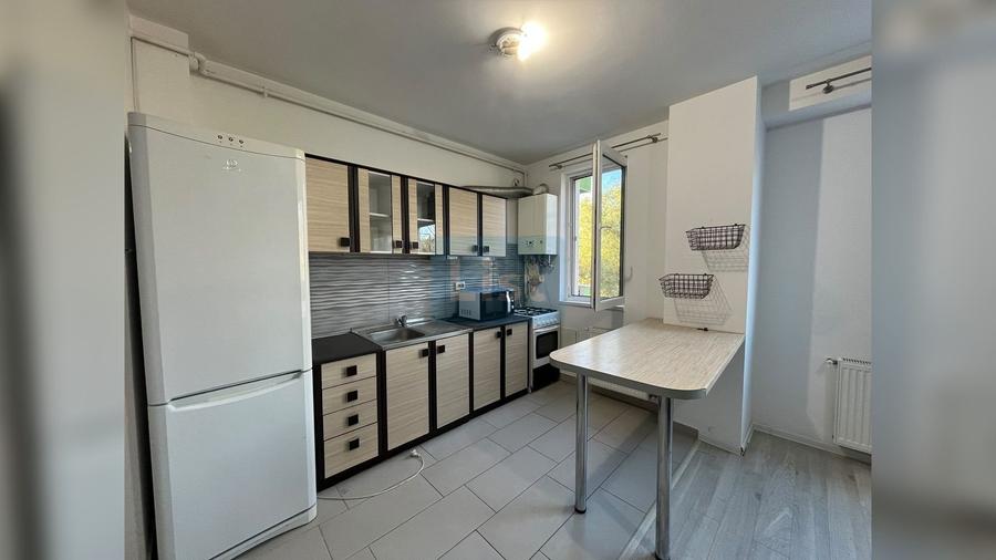 Apartament cu 3 camere semidecomandat, mobilat în Gheorgheni
