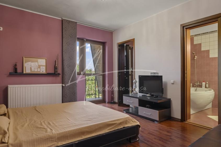 Casă individuală cu 7 camere cu Garaj în Balotești