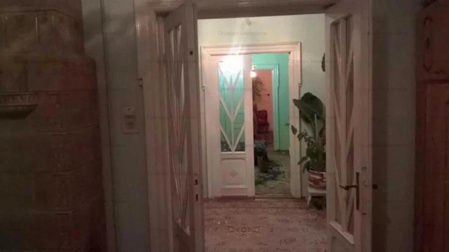 Casă cu 4 camere cu Canalizare în Central