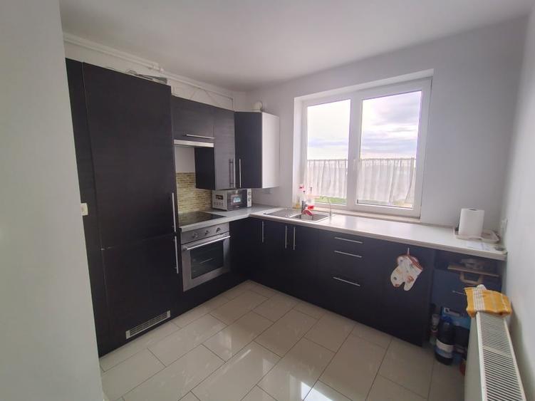 Apartament cu 2 camere semidecomandat, mobilat în Botizului