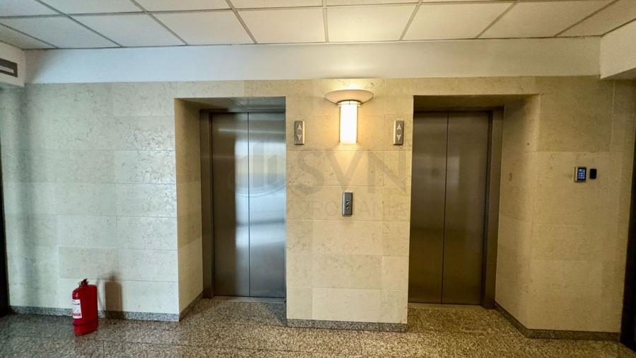 Birou, de 526 mp, în Universitate