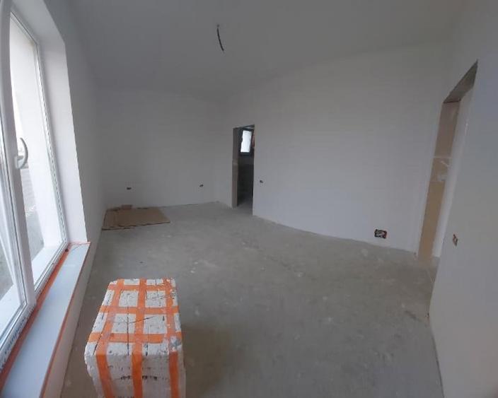 Casă cu 4 camere cu Teren 400 Mp în Vârteju