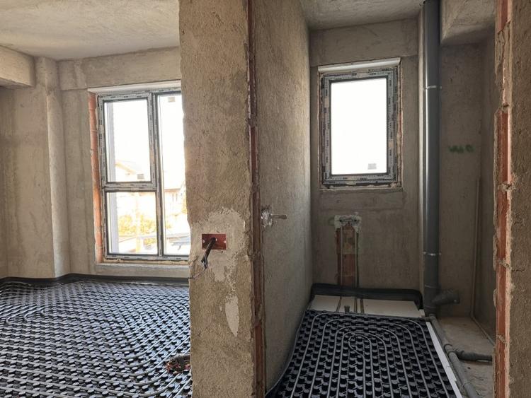 Apartament cu 3 camere decomandat în Băneasa