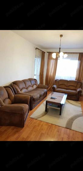Apartament cu 3 camere decomandat în Calea București