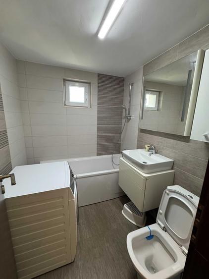 Apartament cu 4 camere decomandat în Crângași