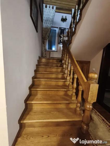 Casă cu 5 camere cu Teren 1500 Mp în Central