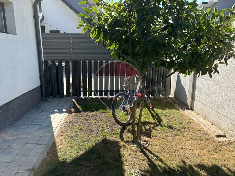 Casă individuală cu 3 camere cu Teren 250 Mp în Exterior Est
