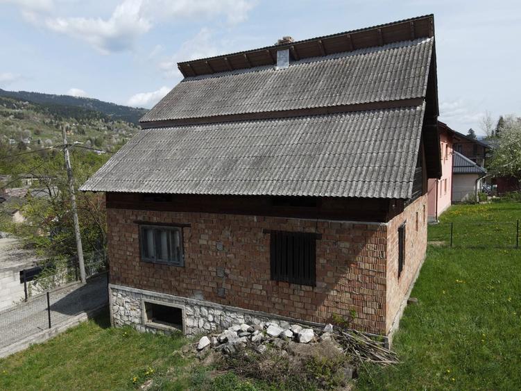 Casa la rosu + teren Borsa MM - 1