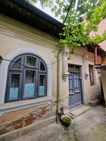 Casă cu 9 camere cu Teren 413 Mp în Parcul Carol