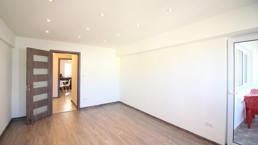 P-ta Lahovari, apartament 3 camere, renovat modern, mobilat, etaj 6/9, bloc 1980 - 11