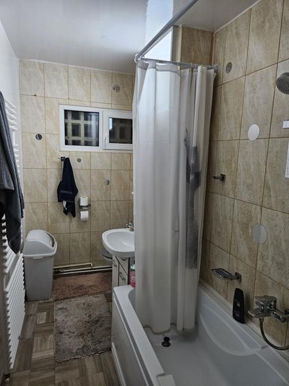 Vand apartament 2 camere cu centrala si balcon - 1