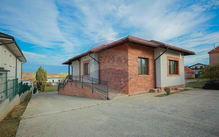 De vanzare casa cu 5 camere, in zona de dealuri, str. ... - 18