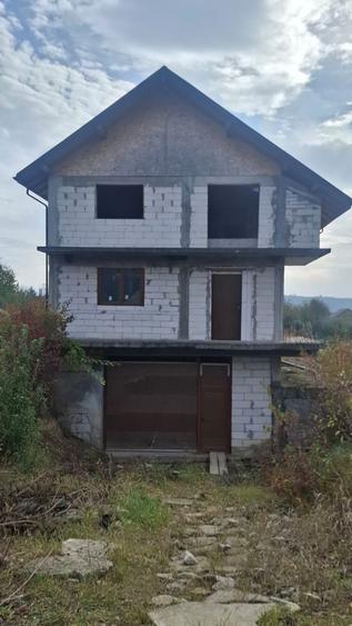 Vanzare vila spatioasa cu teren 1.200 mp - 1