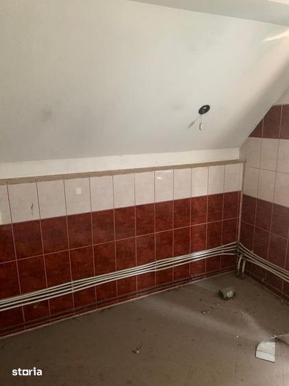 Casă cu 5 camere cu Teren 271 Mp în Enachiță Văcărescu