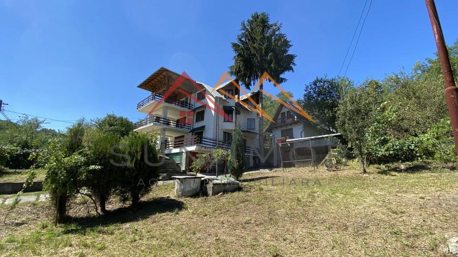 Vila de vanzare, teren 3100 mp, 7 camere, 6 grupuri sanitare, 3 CT, an 1997 - 2