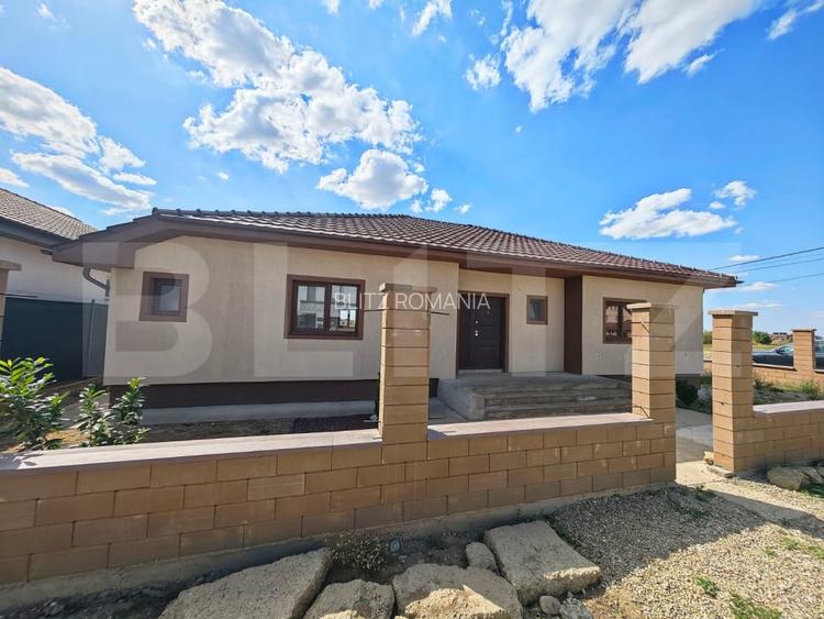 De vanzare casa individuala in Nojorid - 3 camere, 2 bai, teren 500 mp