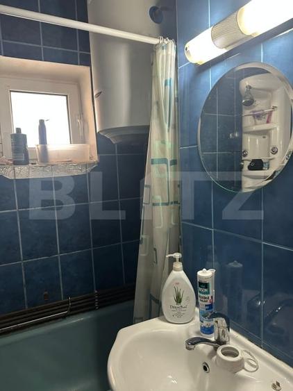 Garsonieră decomandată, mobilată în Câmpeni