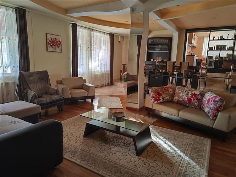 Casa fabuloasa tip VILA, cu piscina intr-o zona perfecta. - 1