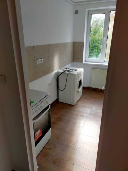 Vand sau schimb apartament 2 camere etaj 3 , str. constructorilor Turda - 7